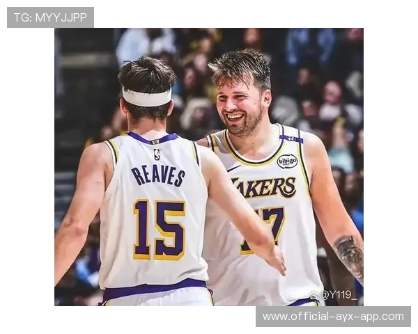 东契奇传球连线成利器——开启团队进攻新纪元 东契奇传球连线成利器——开启团队进攻新纪元