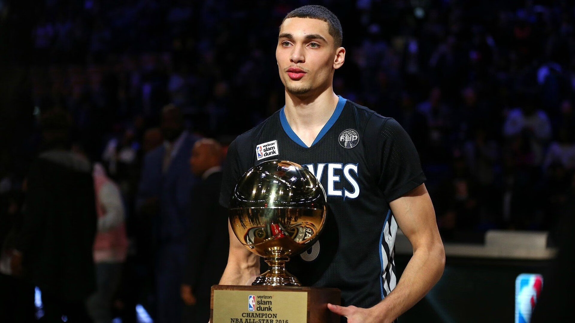 爱游戏在线登录入口-边路换人是否比中路更易形成即战力效果，边路to